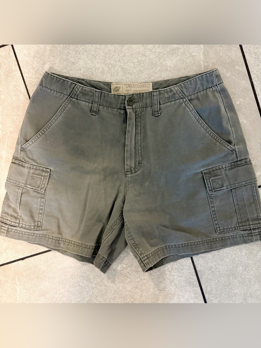 Women’s American Eagle Outfitters Army Green Cargo Shorts Sz 4